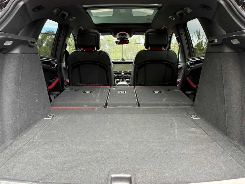 Used 2025 Porsche Macan image 35