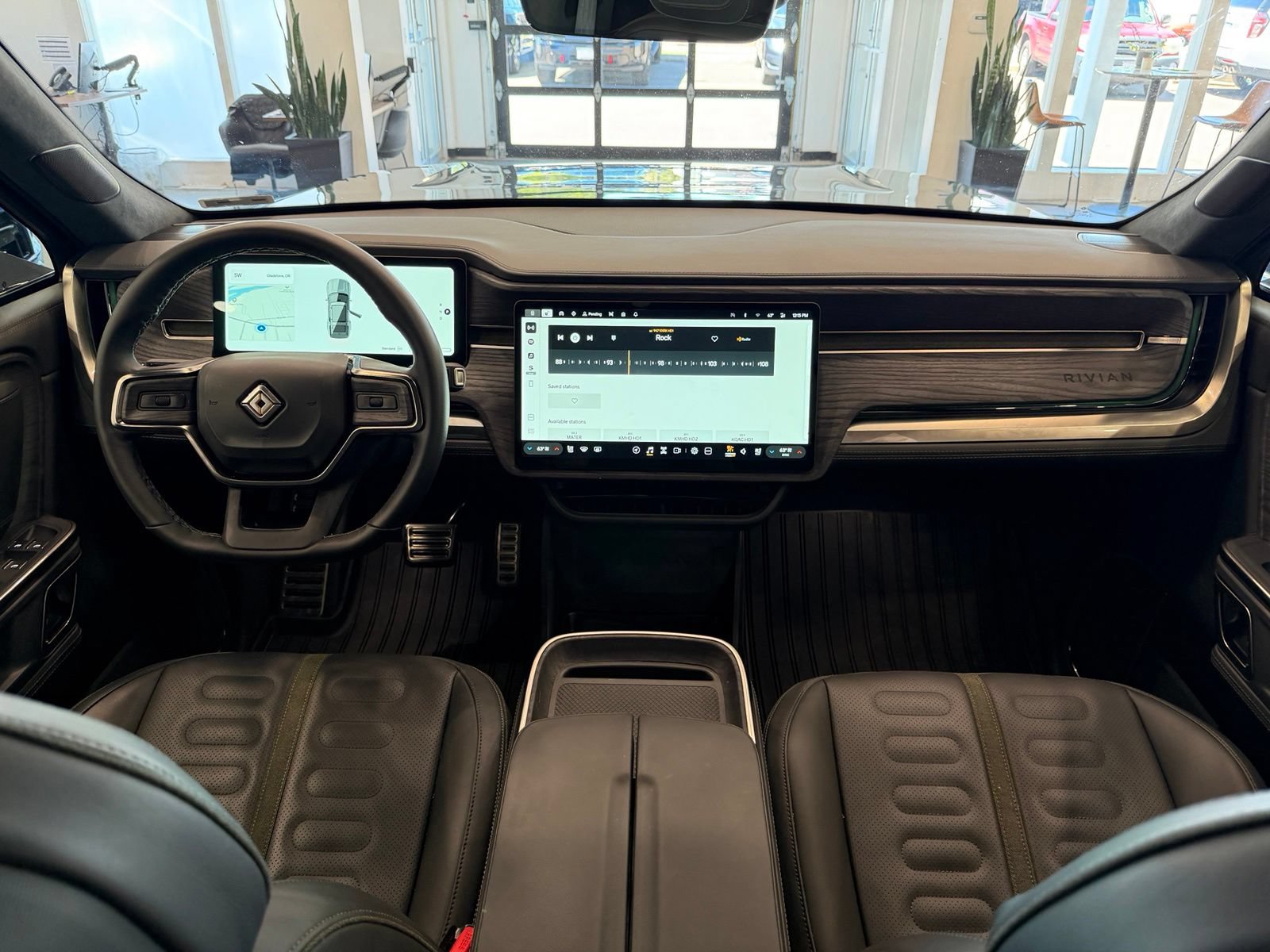 Used 2023 Rivian R1S Adventure AWD/4WD image 8