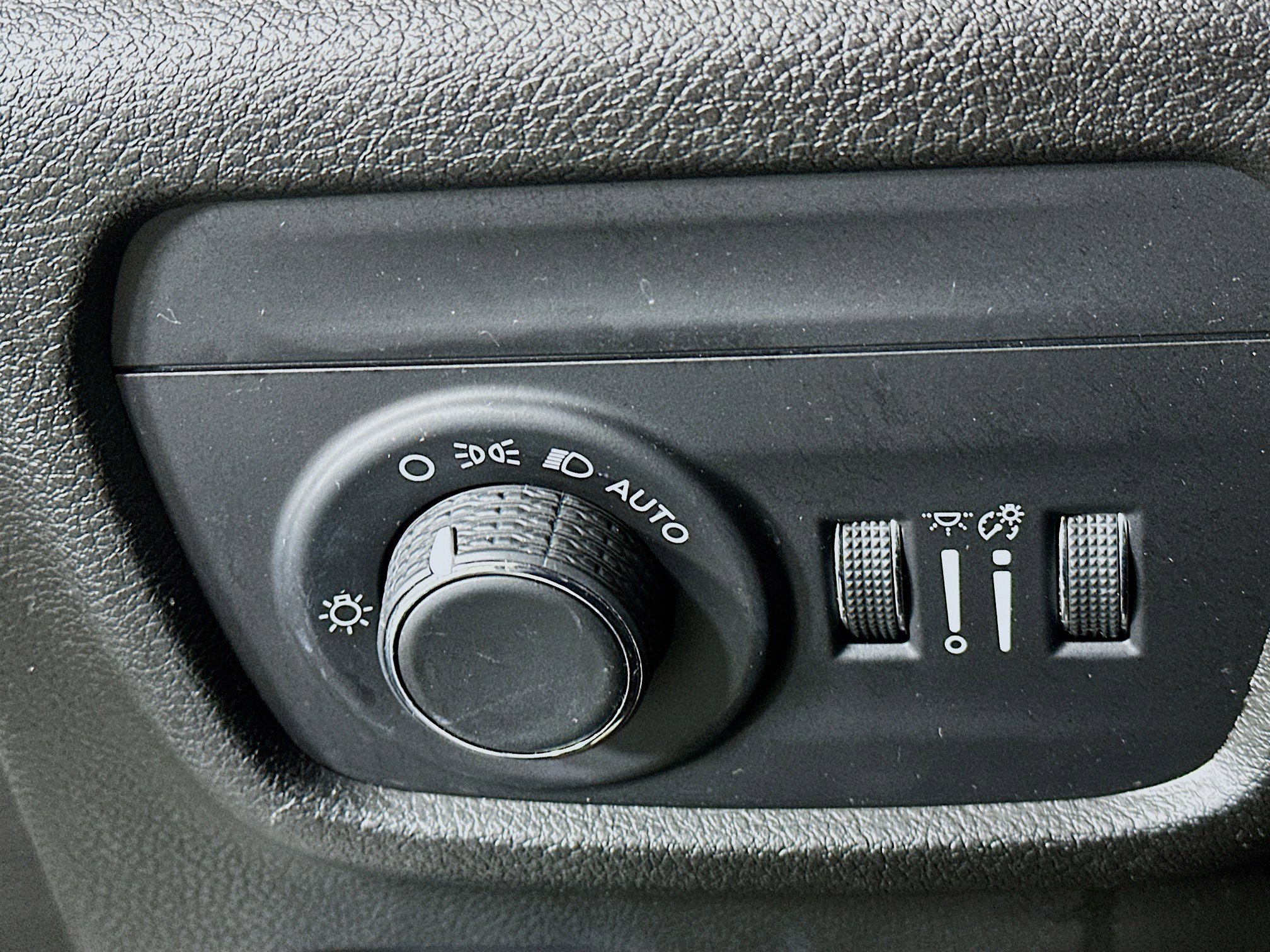 Used 2023 Jeep Grand Cherokee Laredo w/ Trailer Tow Prep Group (B) AWD/4WD image 16