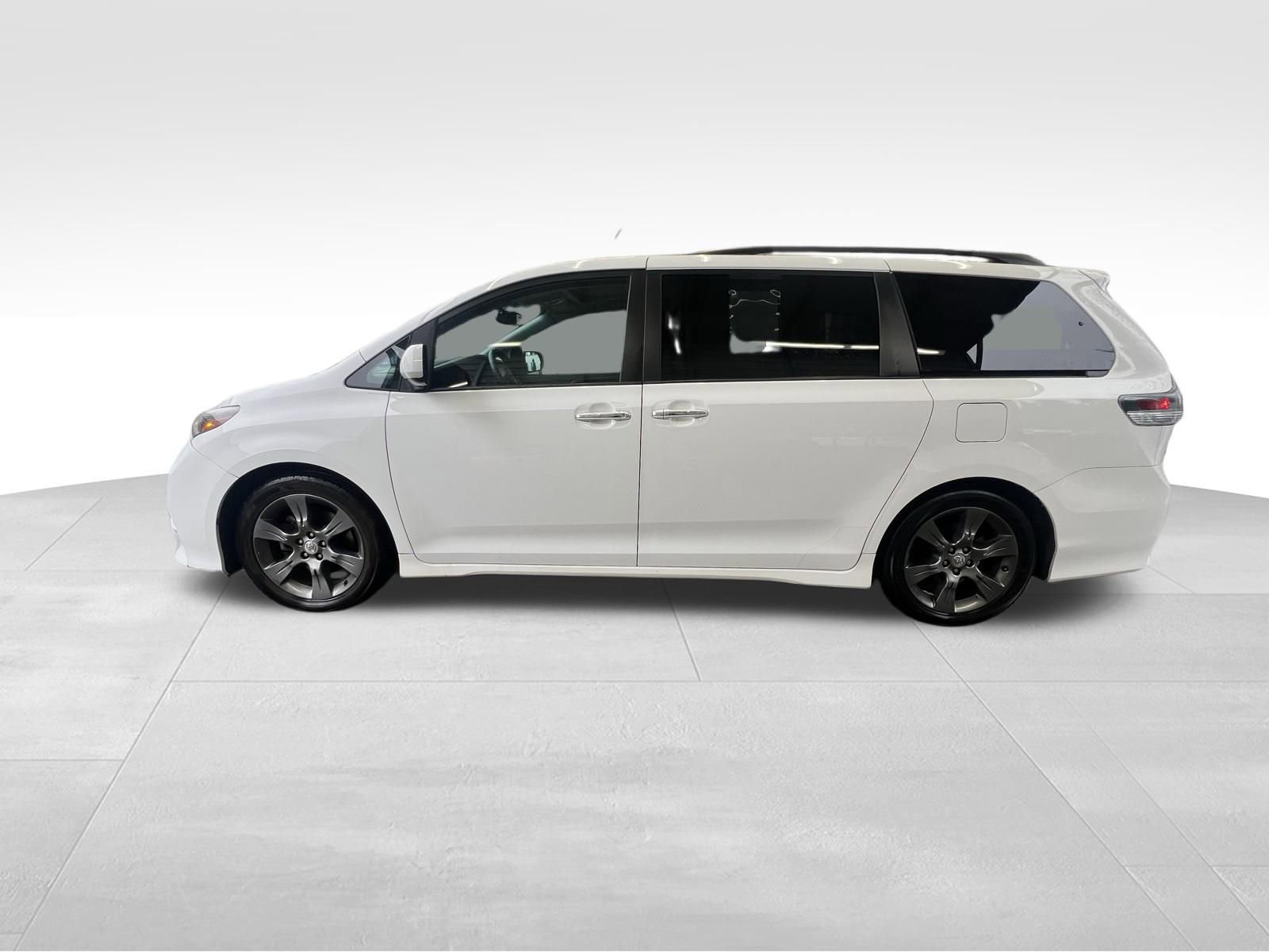 Used 2015 Toyota Sienna SE Premium image 9