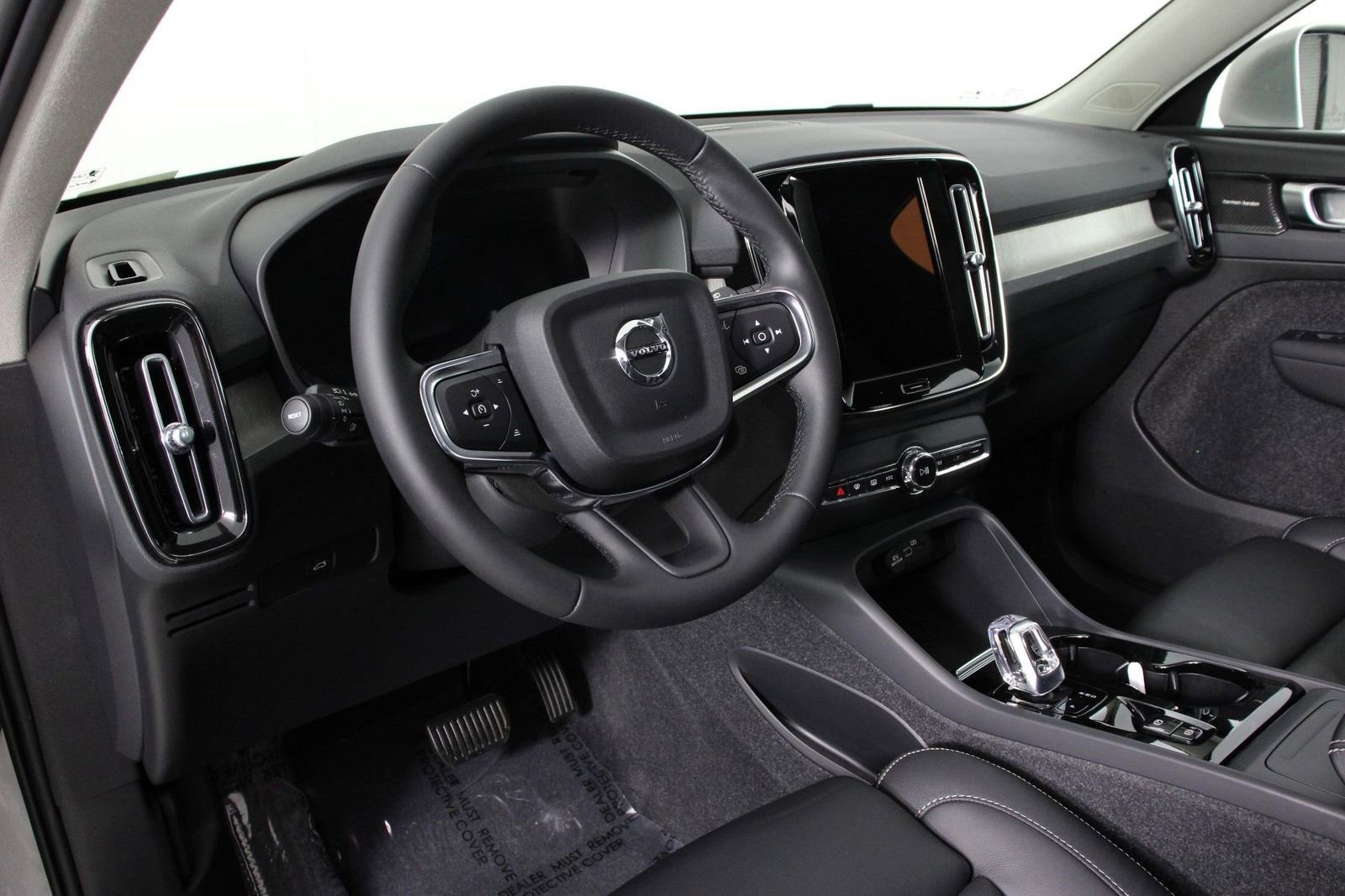 Certified 2023 Volvo XC40 B5 Ultimate w/ Protection Package Premier AWD/4WD image 14
