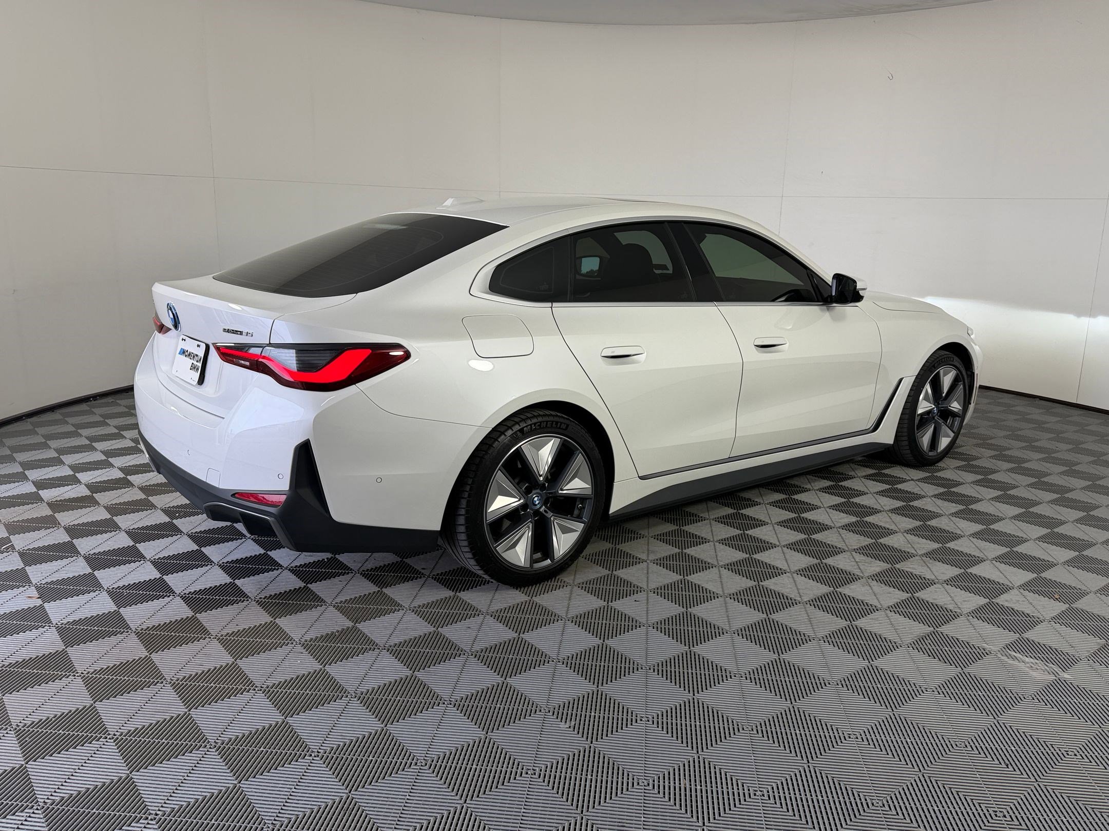 Certified 2023 BMW i4 eDrive35 w/ Premium Package RWD image 9