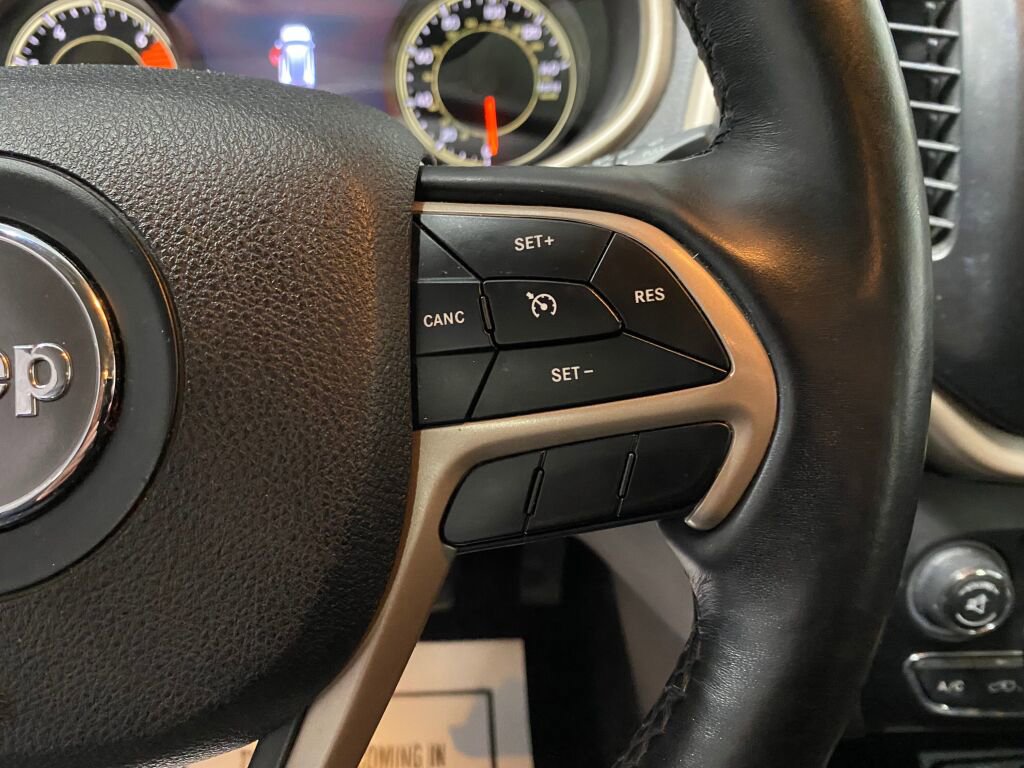 Used 2018 Jeep Cherokee Limited image 17