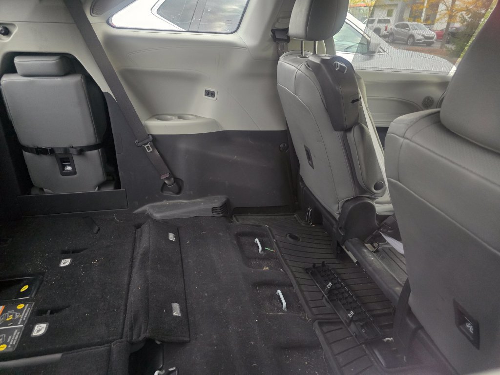 Certified 2022 Toyota Sienna XLE w/ XLE Plus Package FWD image 13
