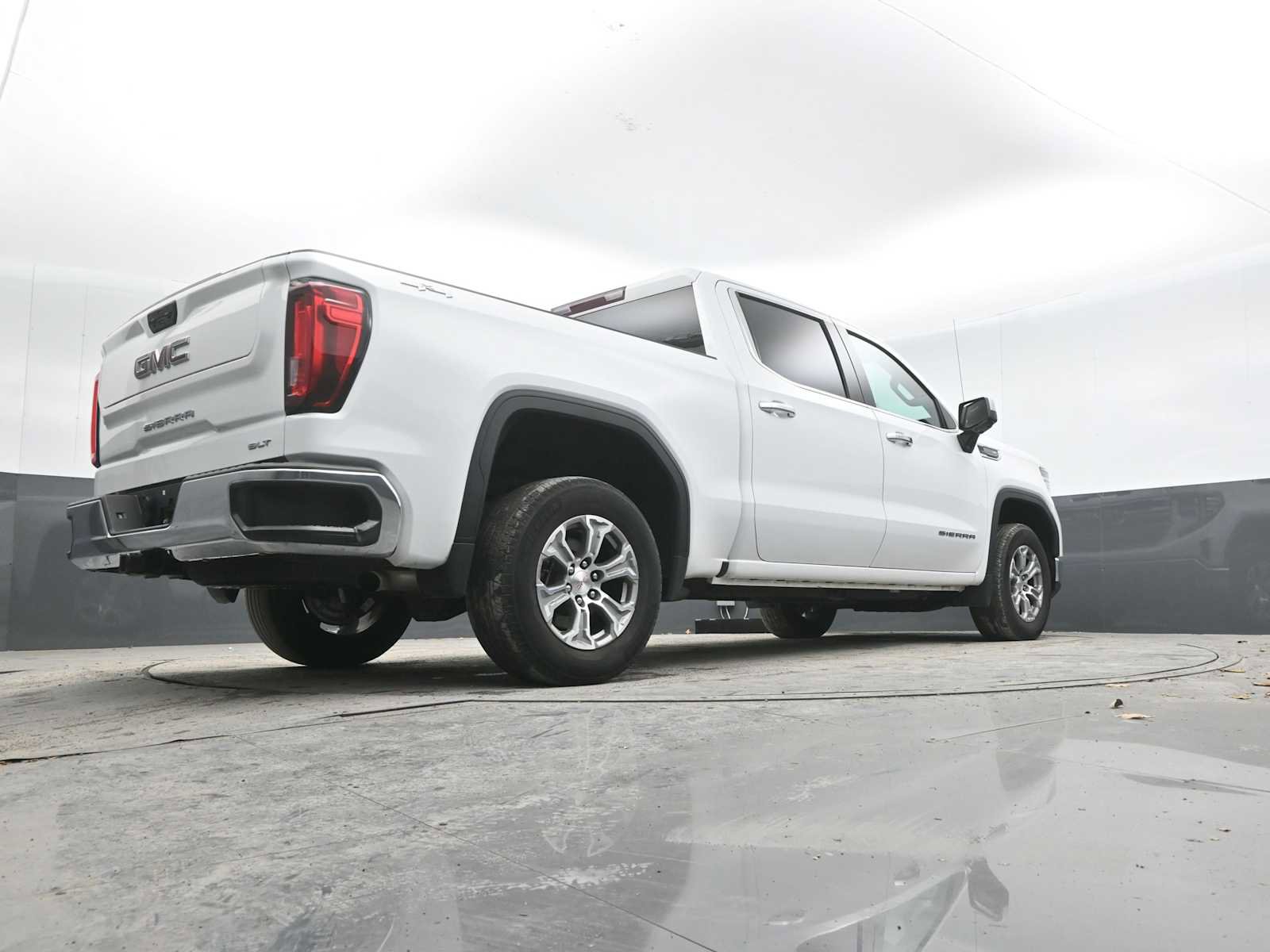 Used 2024 GMC Sierra 1500 SLT image 43