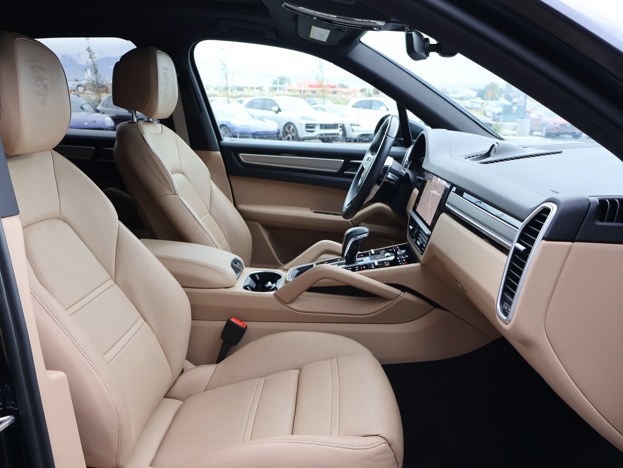 Certified 2023 Porsche Cayenne Platinum Edition AWD/4WD image 28