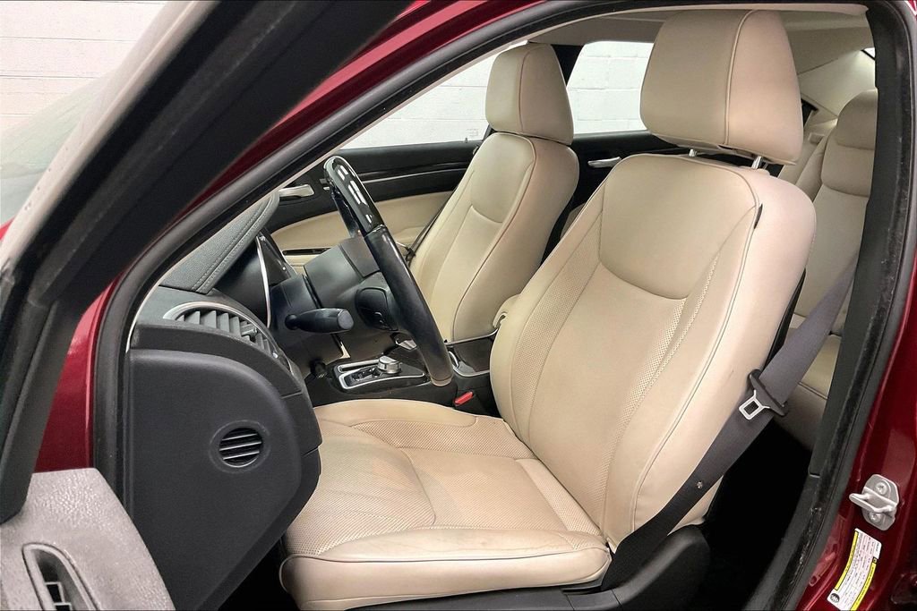 Used 2018 Chrysler 300 Limited w/ Light Group image 16