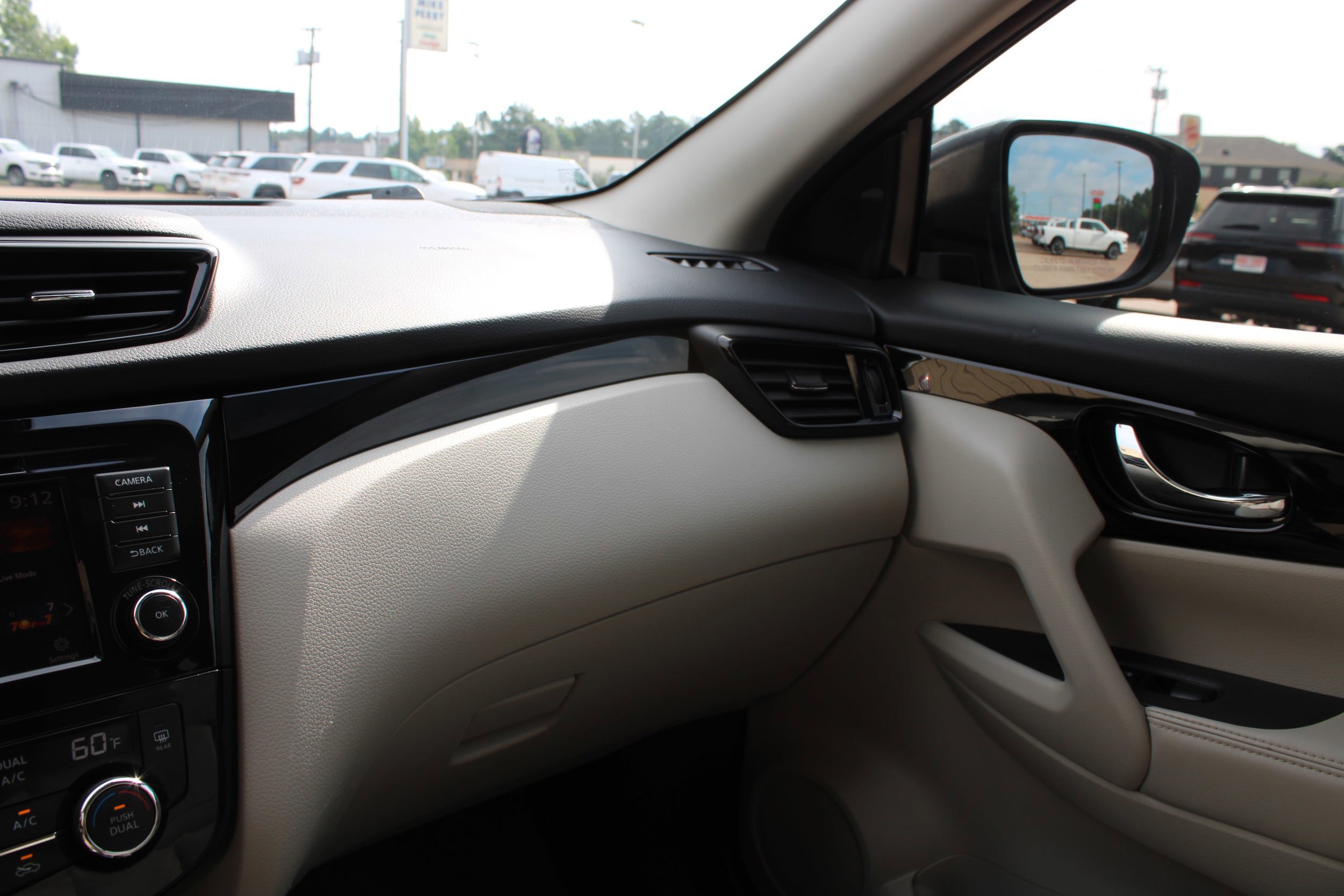 Used 2022 Nissan Rogue Sport SL w/ Premium Package AWD/4WD image 27