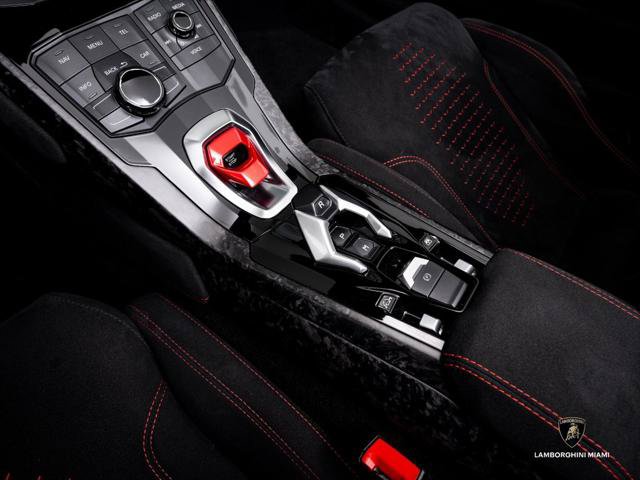 Used 2018 Lamborghini Huracan Performante AWD/4WD image 37