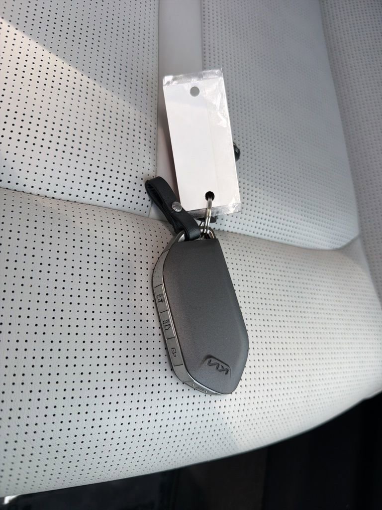 Certified 2025 Kia Sorento EX image 36