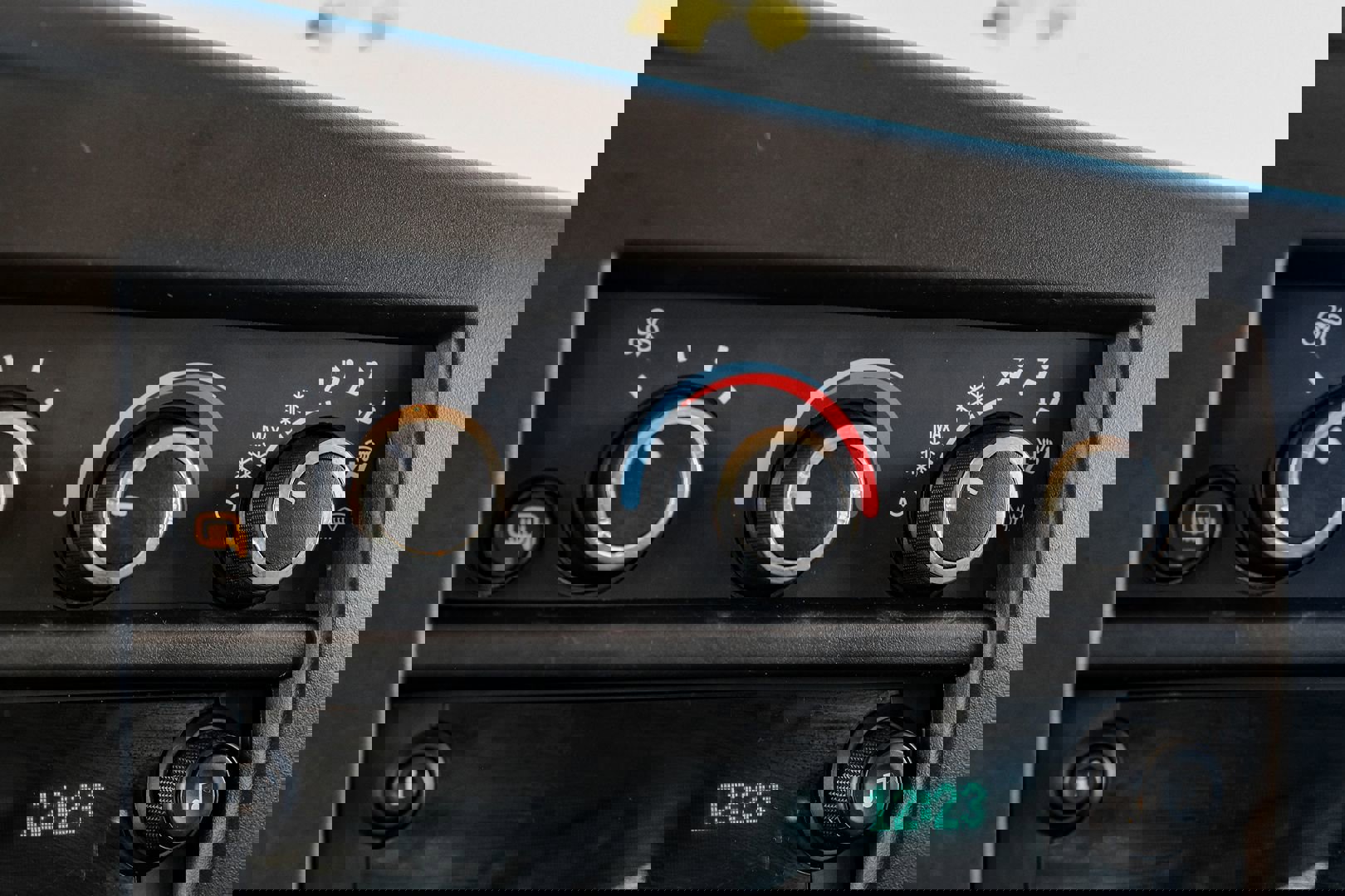 Used 2019 Chevrolet Express 2500 w/ Driver Convenience Package image 25