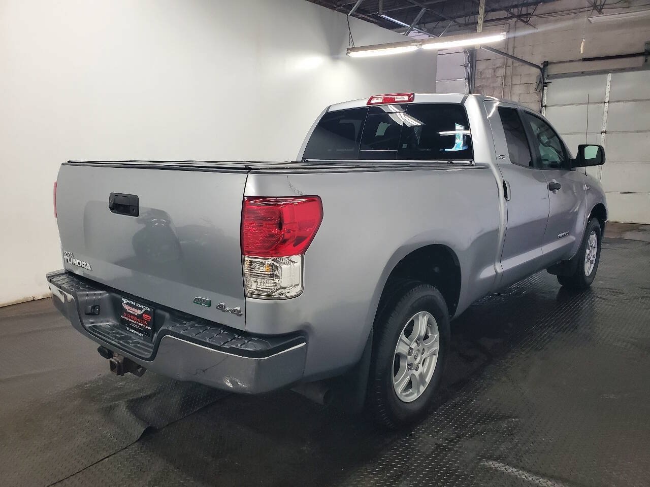 Used 2012 Toyota Tundra 4x4 Double Cab w/ SR5 Pkg image 7