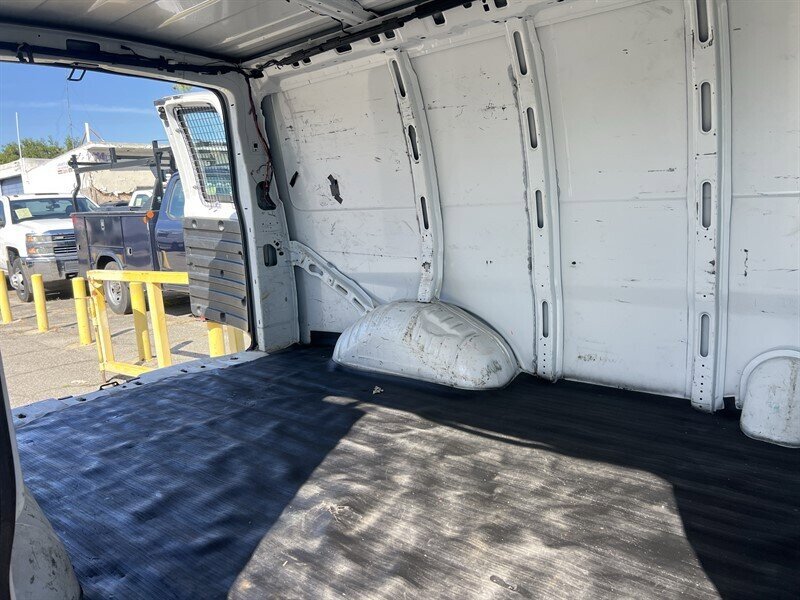 Used 2013 GMC Savana 2500 RWD image 12