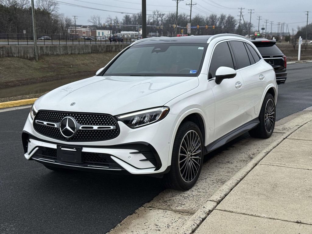 Used 2024 Mercedes-Benz GLC 300 4MATIC image 16