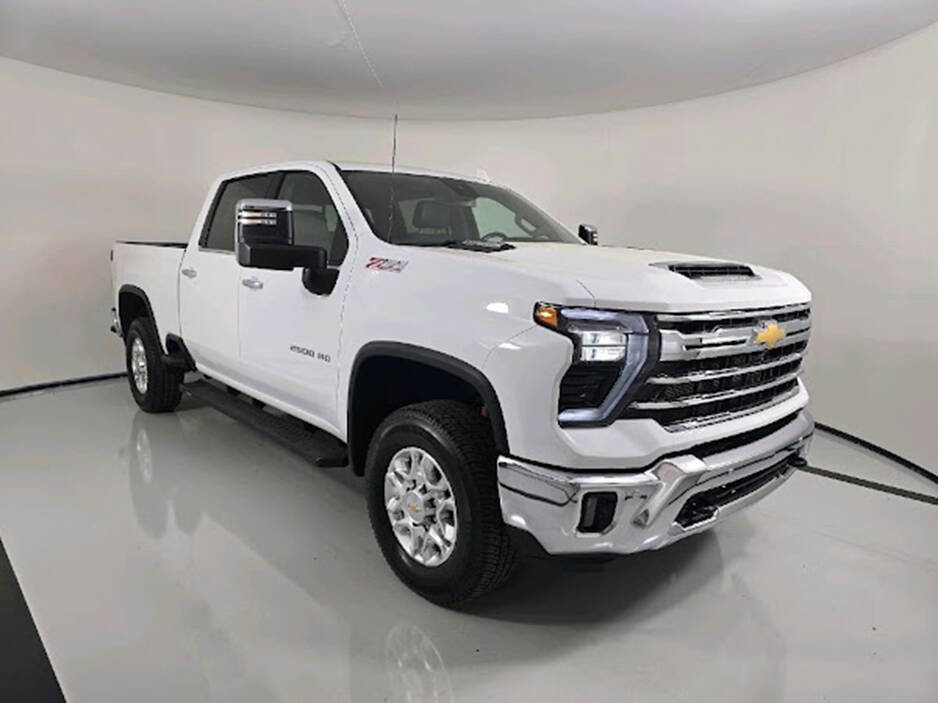 Used 2025 Chevrolet Silverado 2500 LTZ w/ LTZ Plus Package AWD/4WD image 1