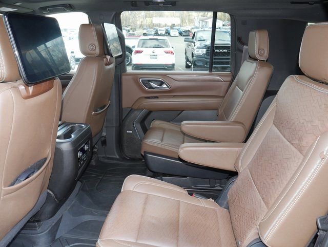 Used 2023 Chevrolet Suburban High Country image 28