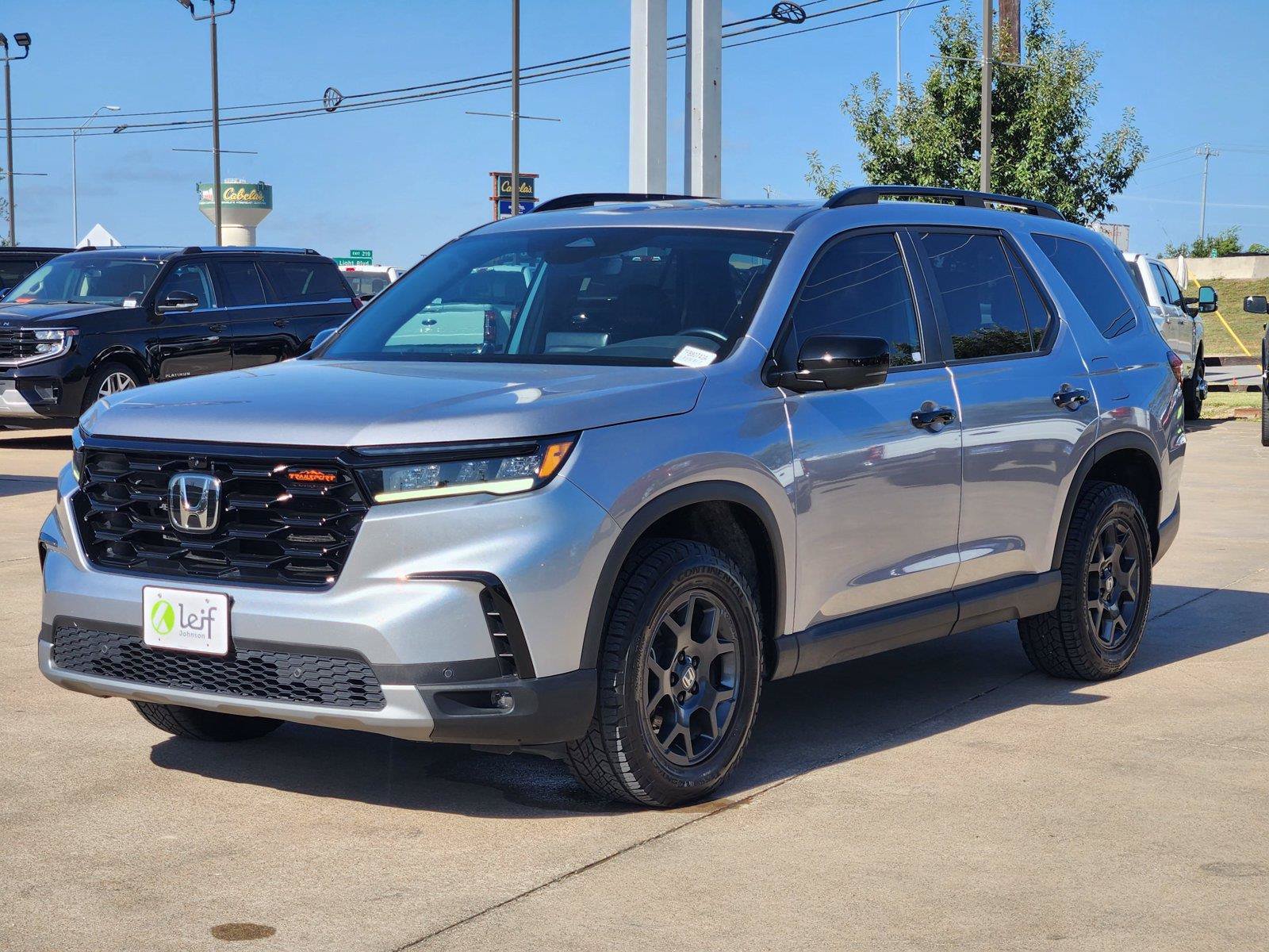 Used 2025 Honda Pilot TrailSport image 3