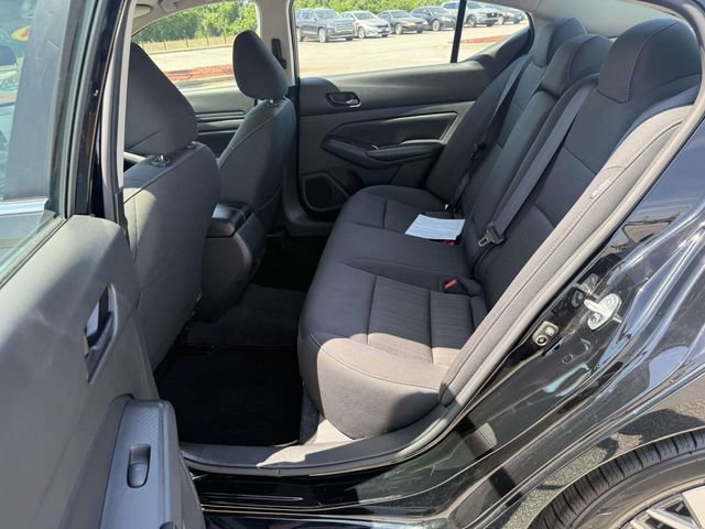 Used 2024 Nissan Altima 2.5 SV FWD image 8