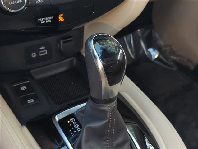 Used 2019 Nissan Rogue SL w/ Premium Package image 12