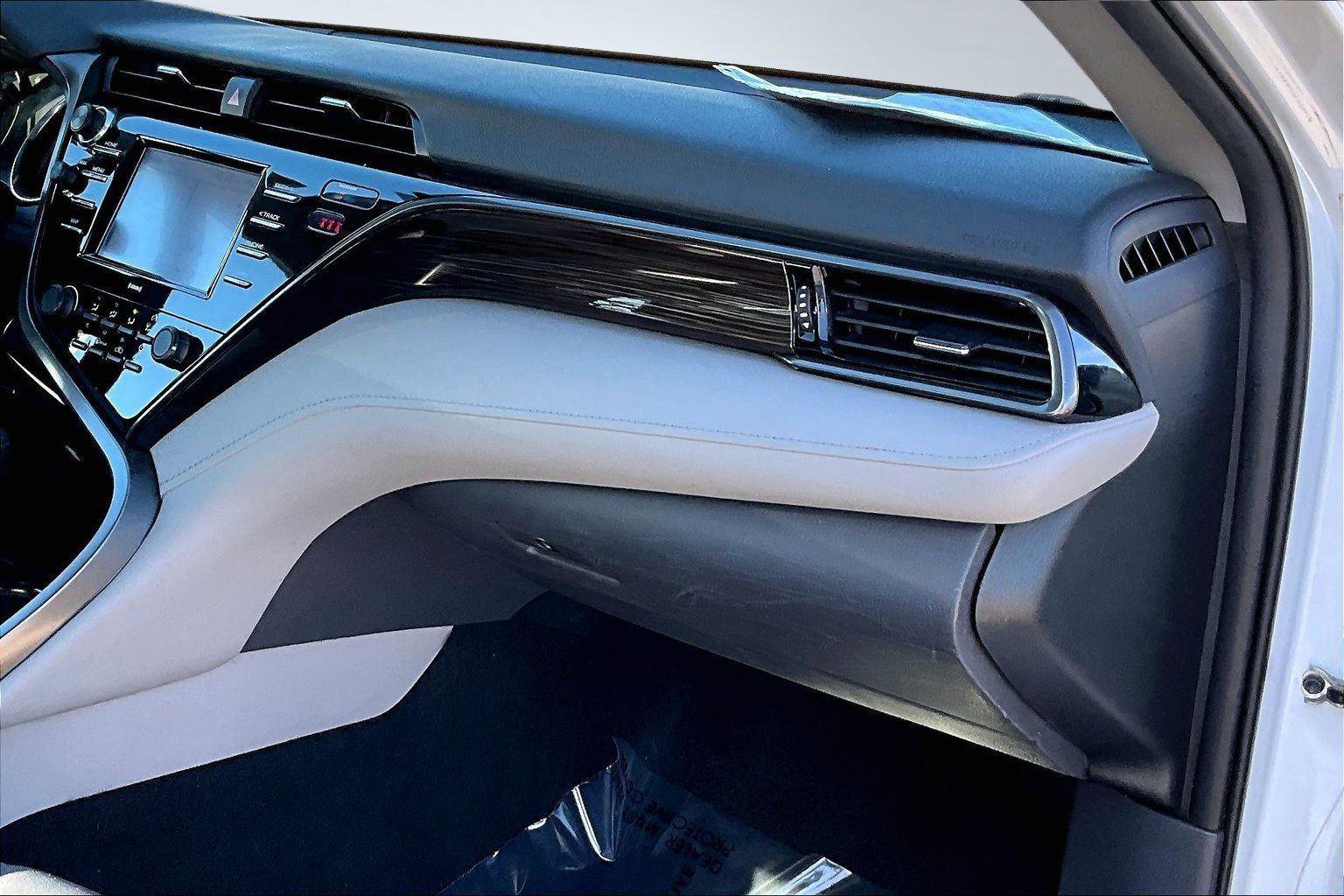 Used 2020 Toyota Camry LE image 21