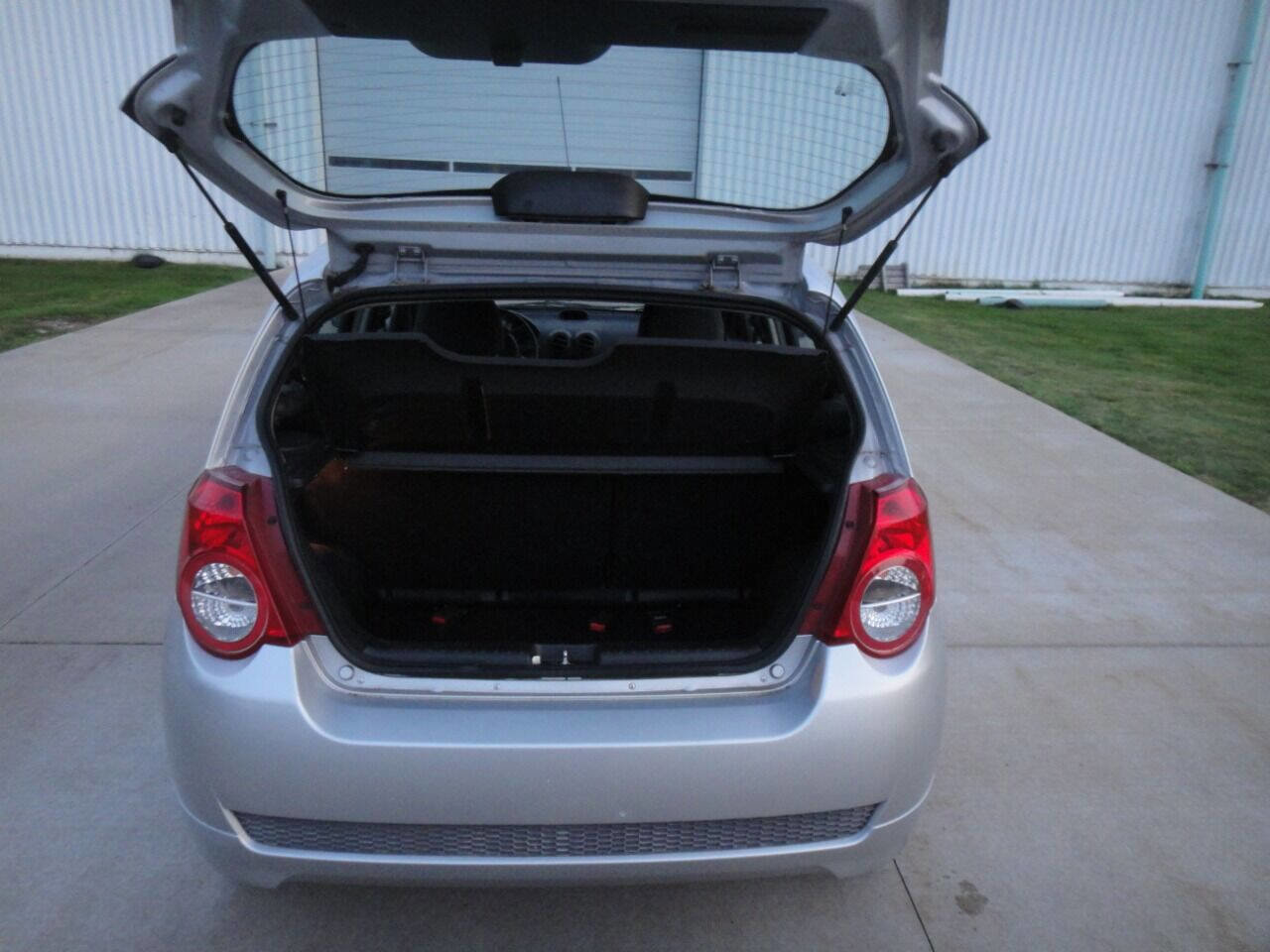 Used 2011 Chevrolet Aveo5 LT w/ Power and Convenience Package image 16