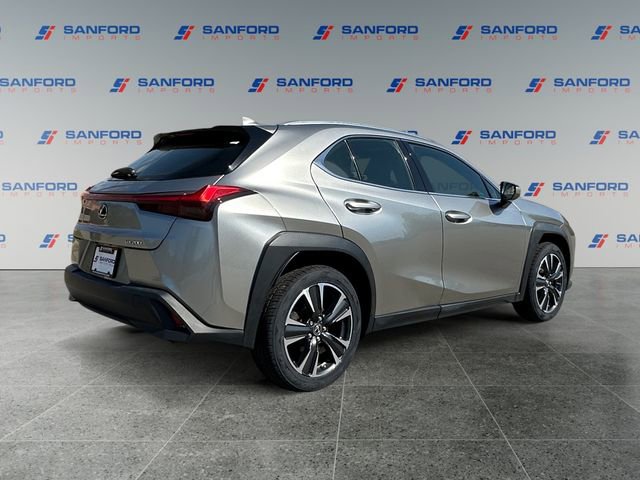 Used 2022 Lexus UX 200 w/ Accessory Package (Z1) image 5