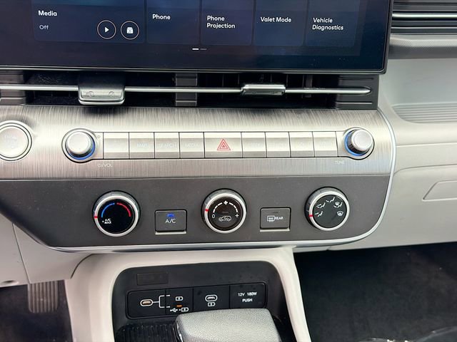 Used 2024 Hyundai Kona SE image 15