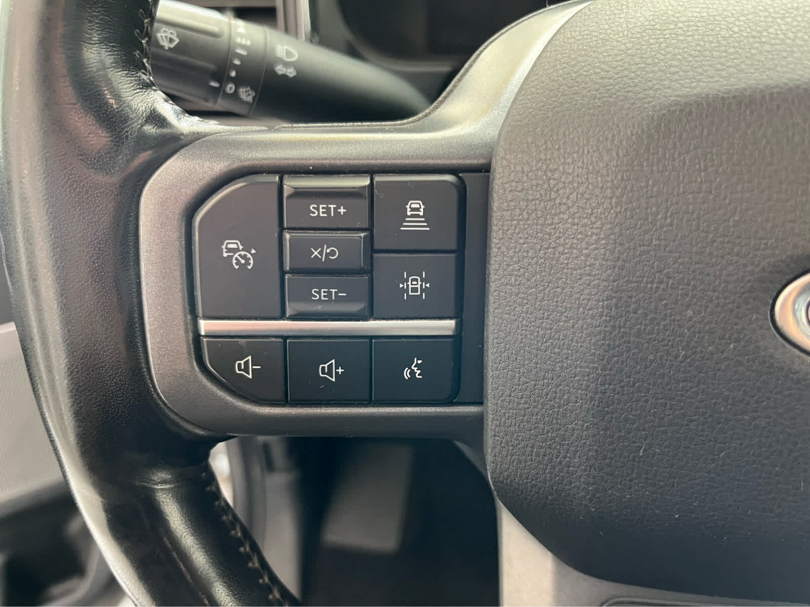 Used 2023 Ford F350 Lariat w/ Tow Technology Package AWD/4WD image 28