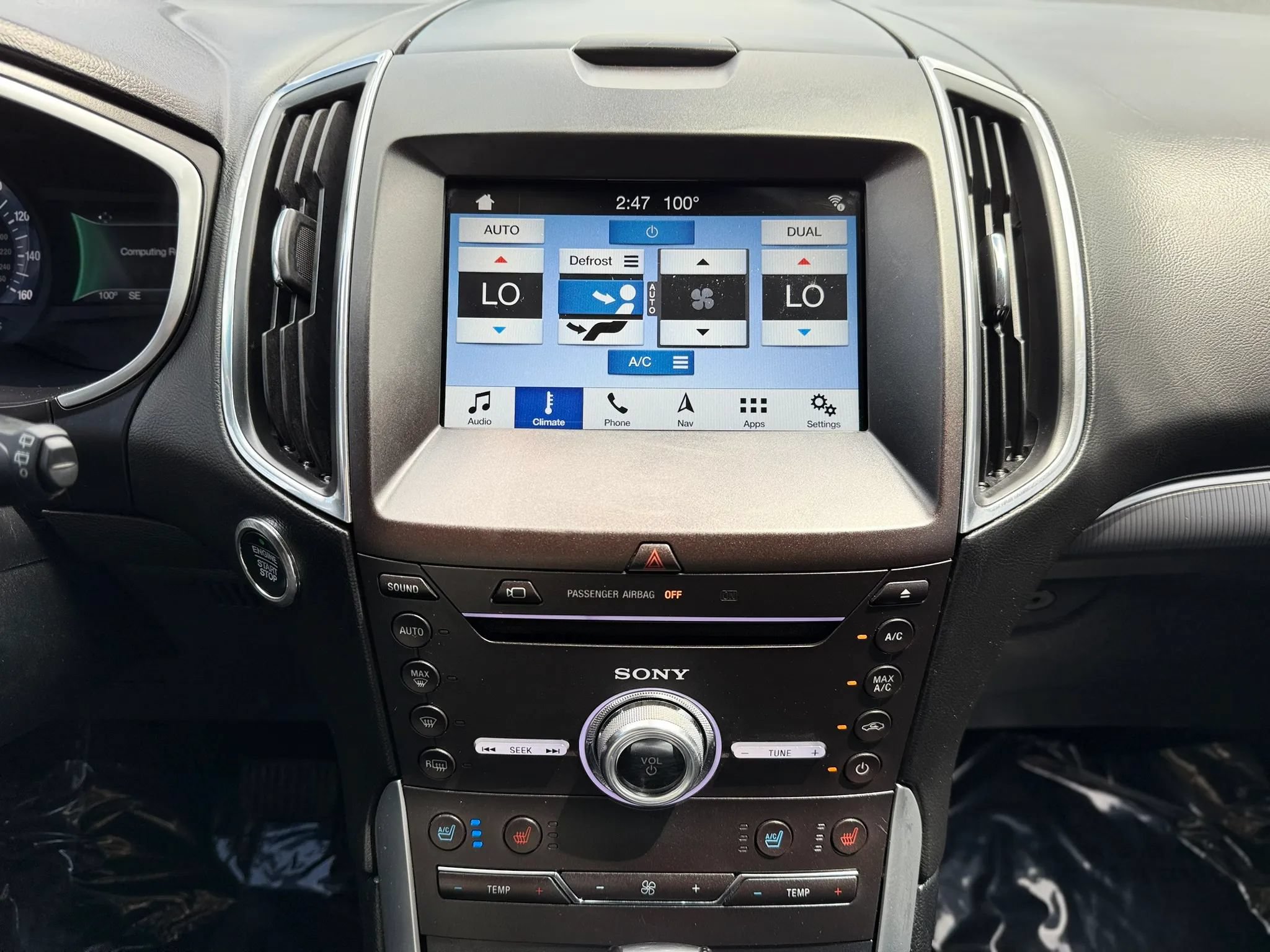 Used 2018 Ford Edge Titanium w/ Equipment Group 302A AWD/4WD image 30