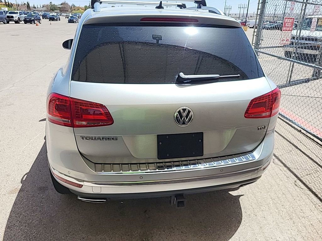 Used 2016 Volkswagen Touareg Sport AWD/4WD image 4