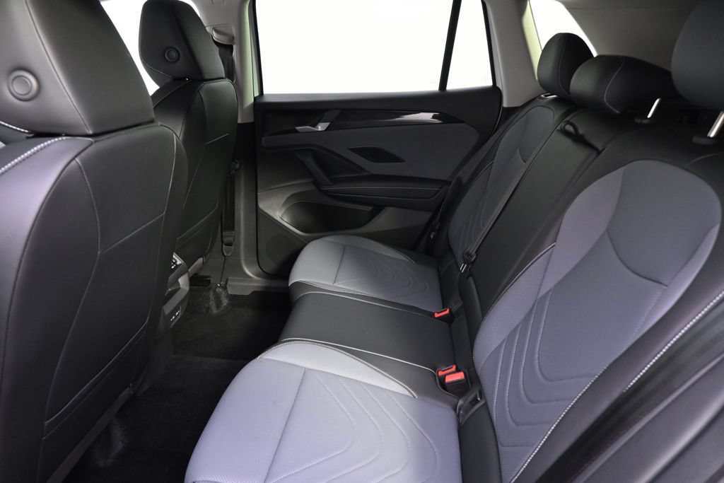 Used 2026 Volkswagen Tiguan SE AWD/4WD image 21