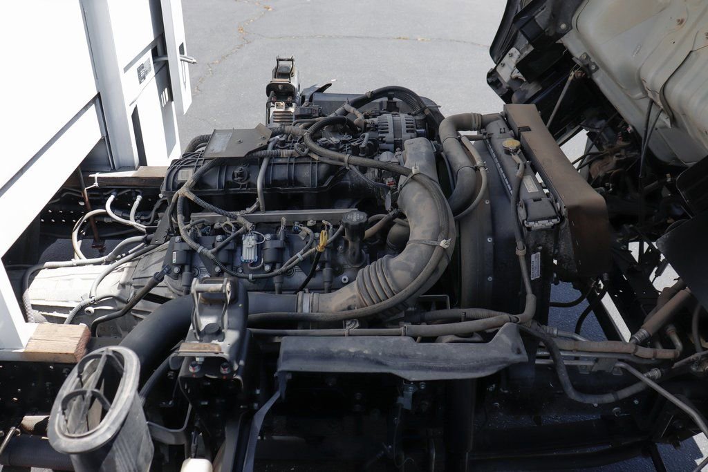 Used 2019 Isuzu NPR RWD image 14