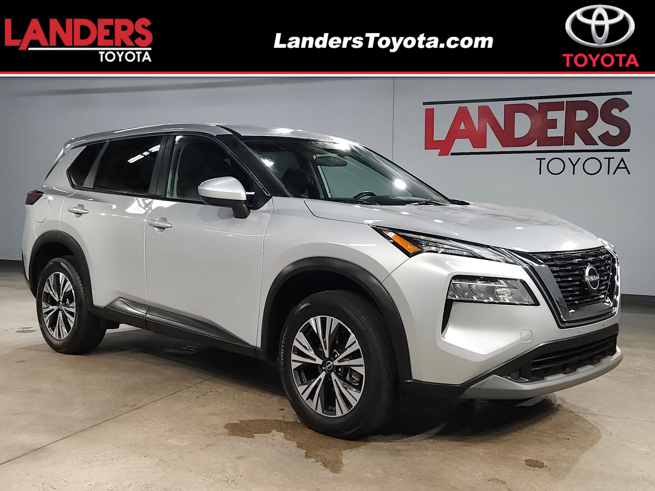 Used 2023 Nissan Rogue SV image 1