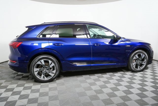 Used 2021 Audi e-tron Premium w/ Convenience Plus Package image 2