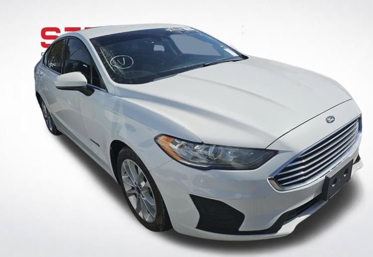 Used 2019 Ford Fusion SE FWD image 2