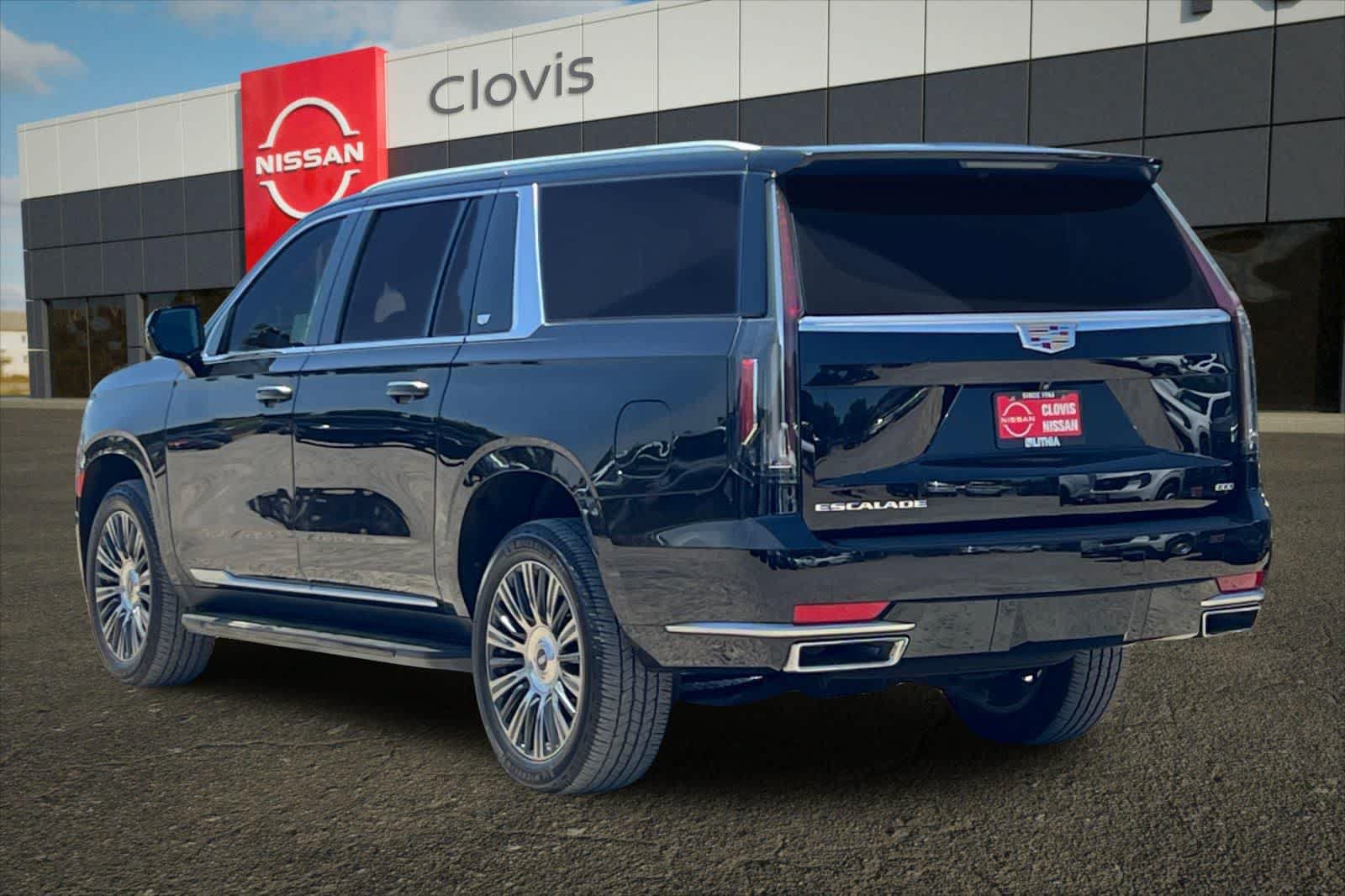 Used 2022 Cadillac Escalade ESV Luxury AWD/4WD image 7