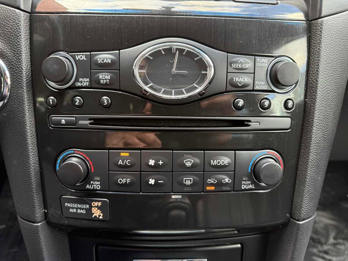 Used 2015 INFINITI QX70 AWD w/ Premium Package image 19