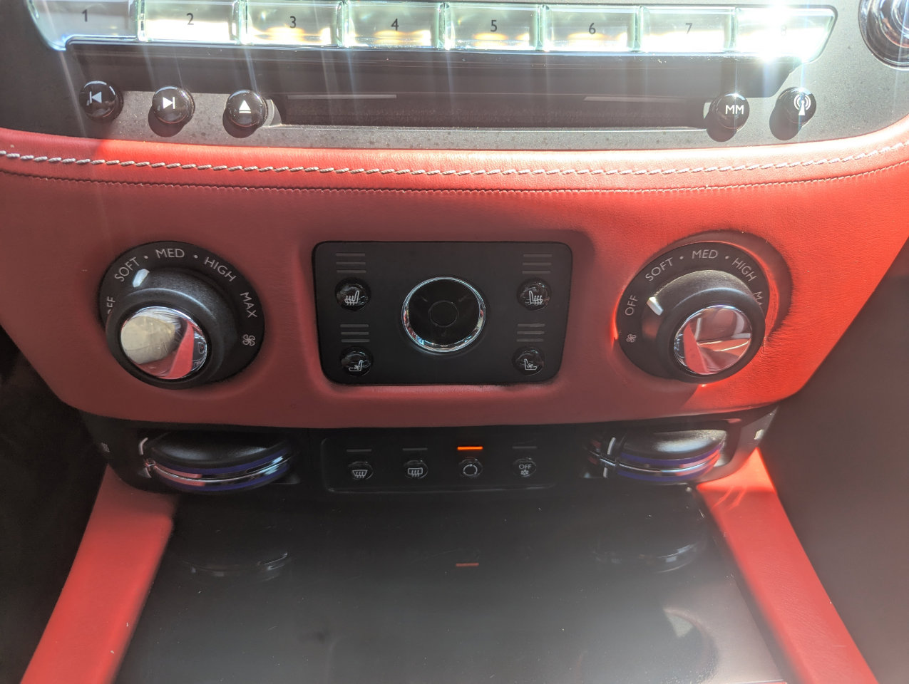 Used 2018 Rolls-Royce Dawn image 27