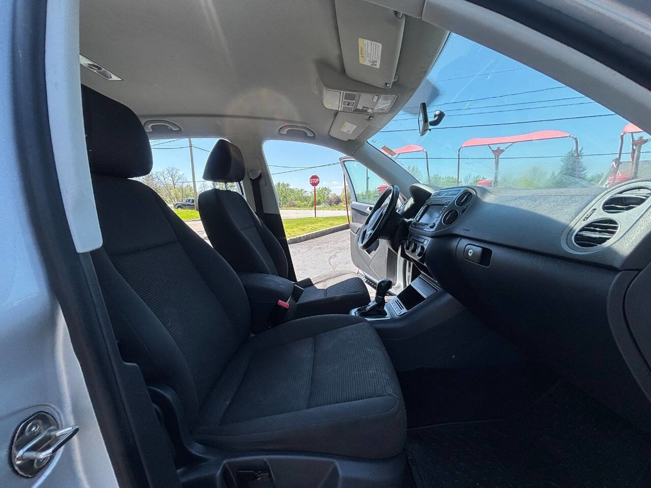 Used 2015 Volkswagen Tiguan S FWD image 9