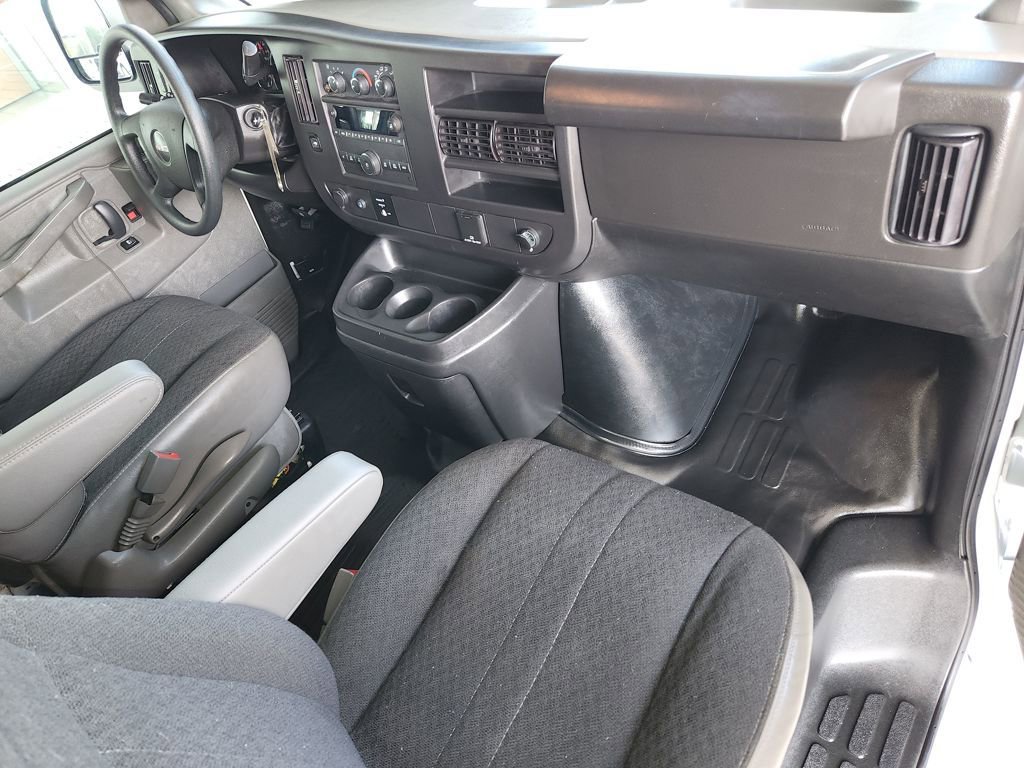 Used 2024 GMC Savana 2500 w/ Driver Convenience Package image 17
