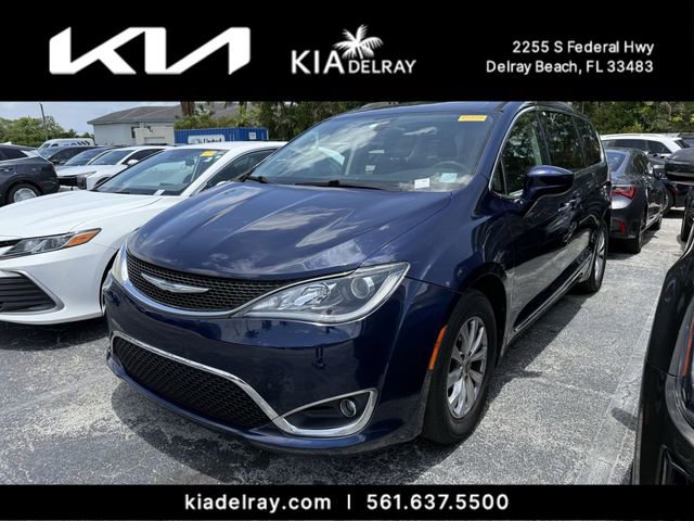 Used 2017 Chrysler Pacifica Touring-L FWD image 4