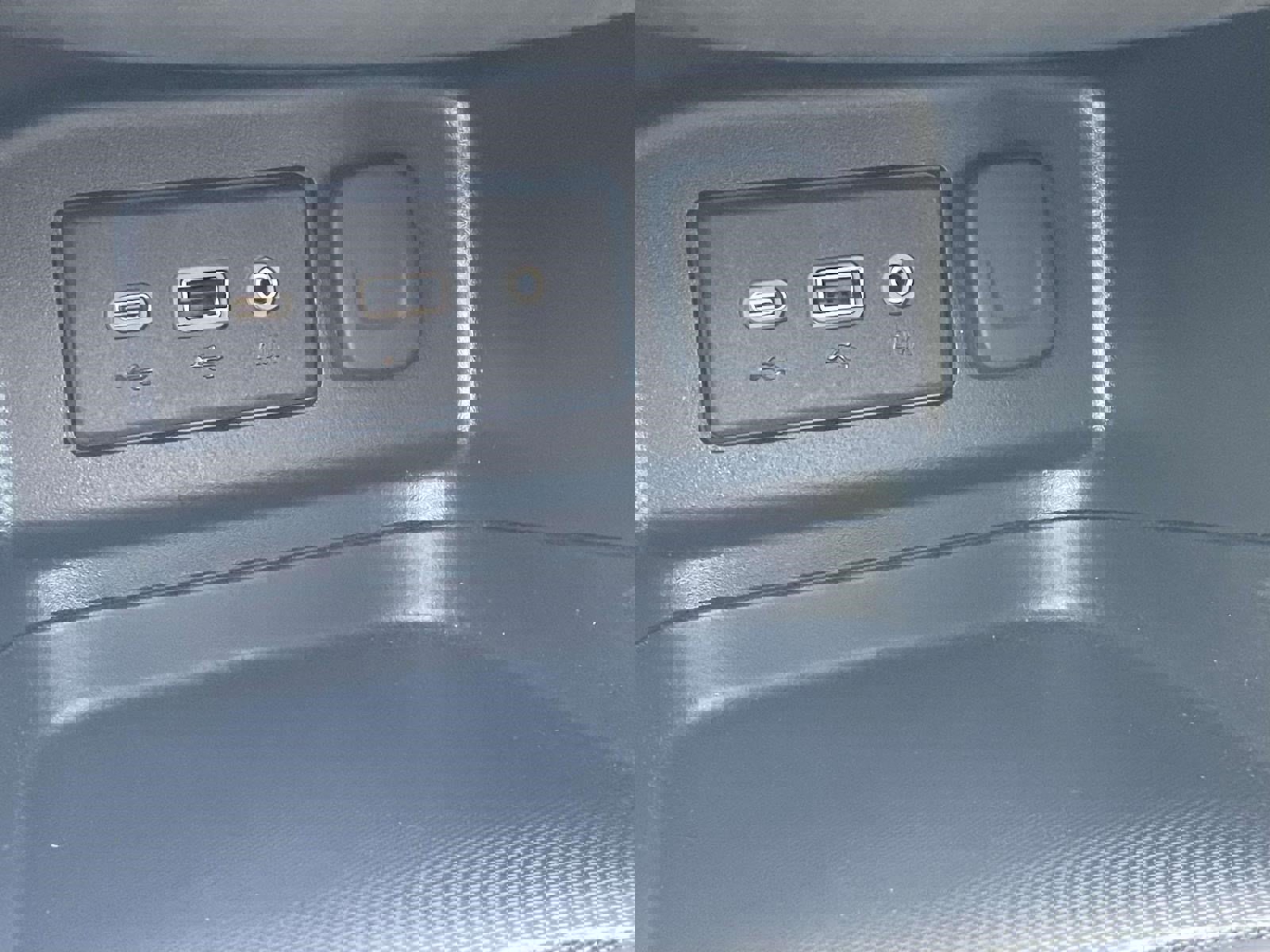 Used 2023 Chevrolet Equinox LT image 36