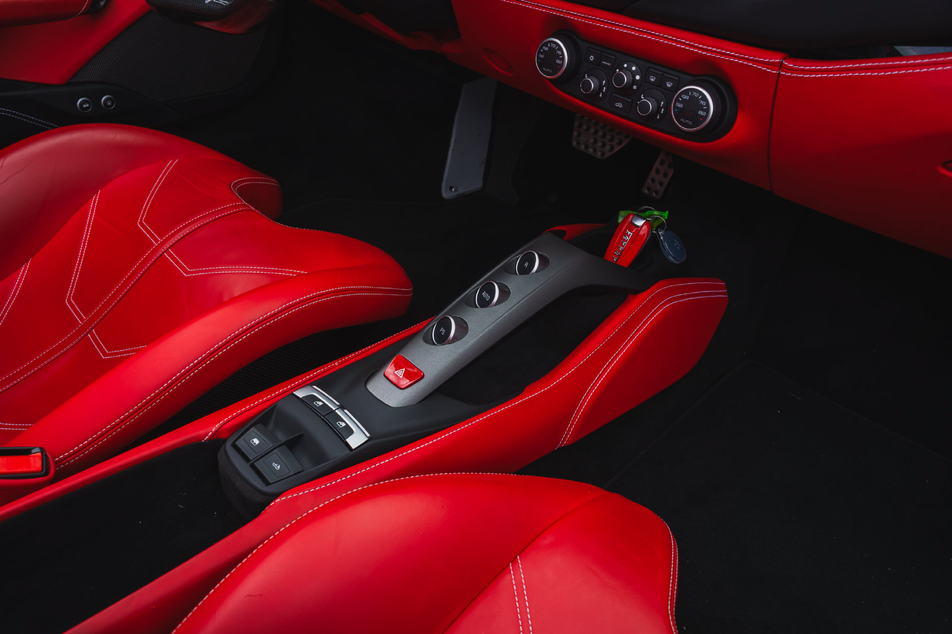 Used 2018 Ferrari 488 Spider RWD image 91