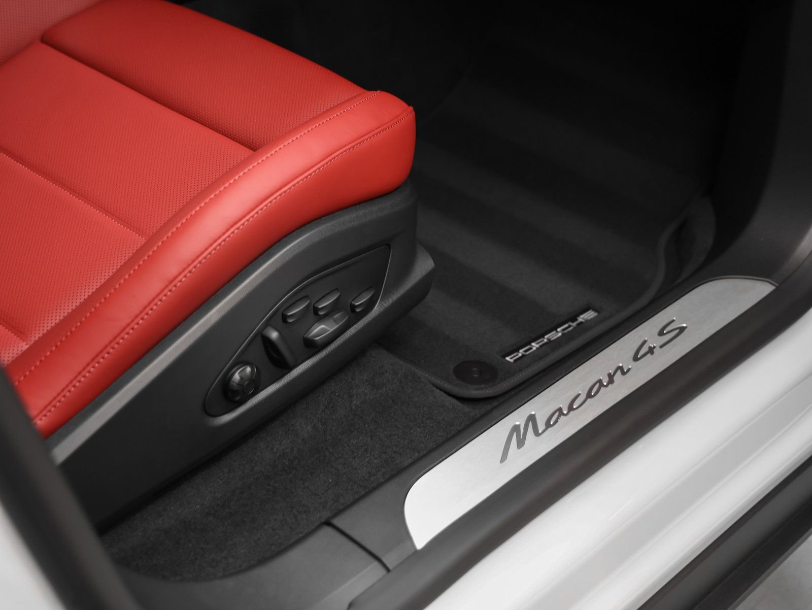 New 2025 Porsche Macan 4S Electric image 24