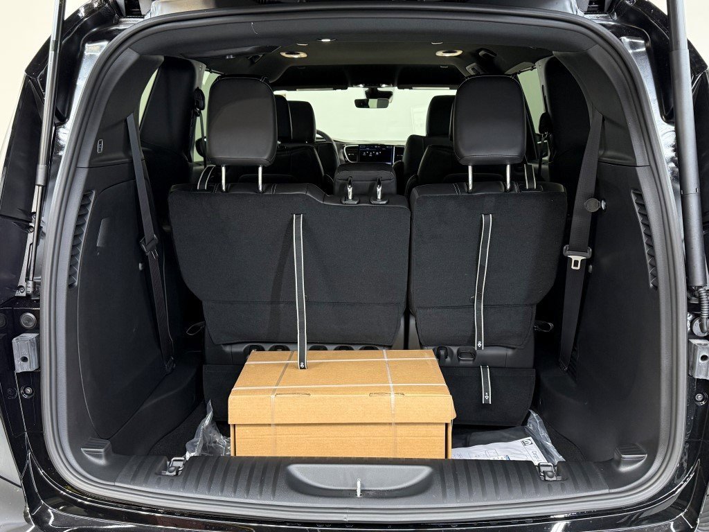 New 2026 Chrysler Voyager LX image 7