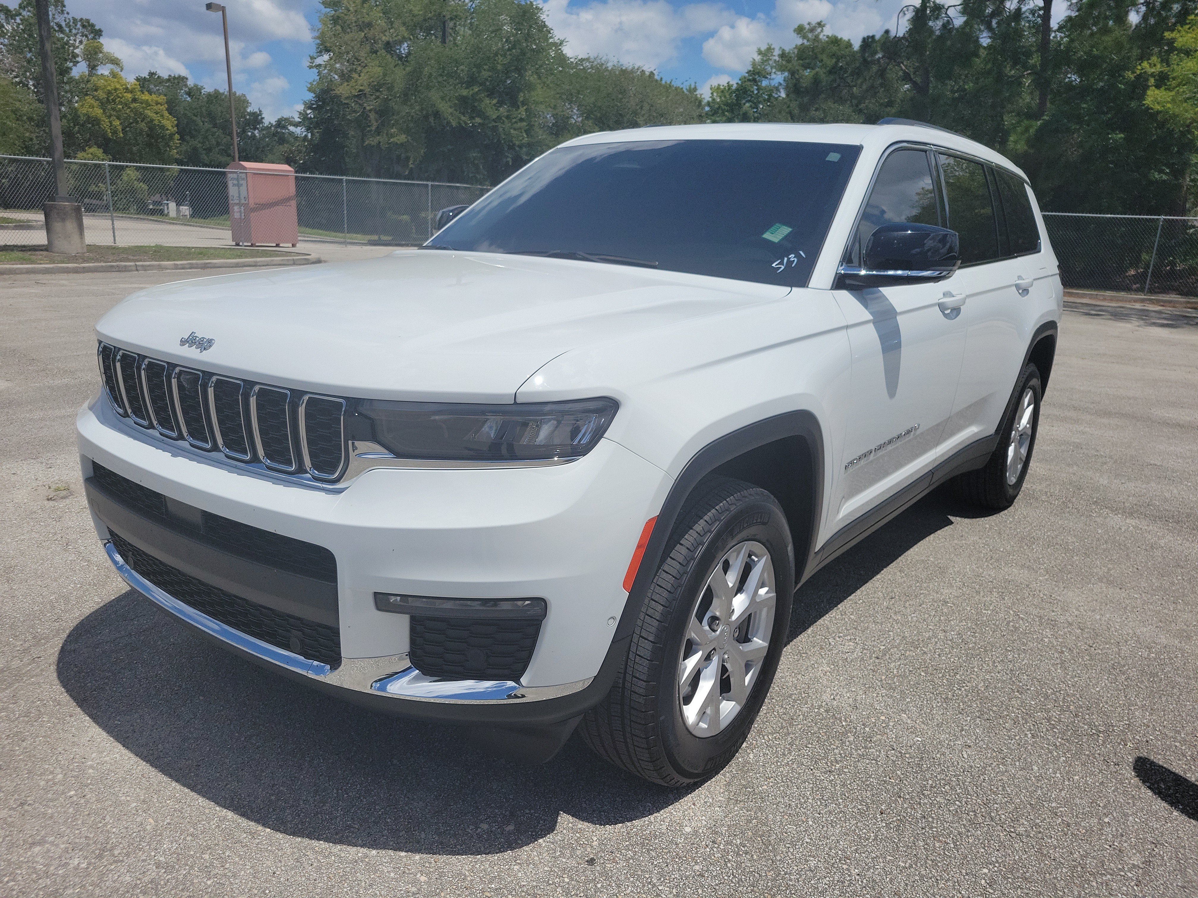 Used 2023 Jeep Grand Cherokee L Limited w/ Luxury Tech Group II RWD image 3