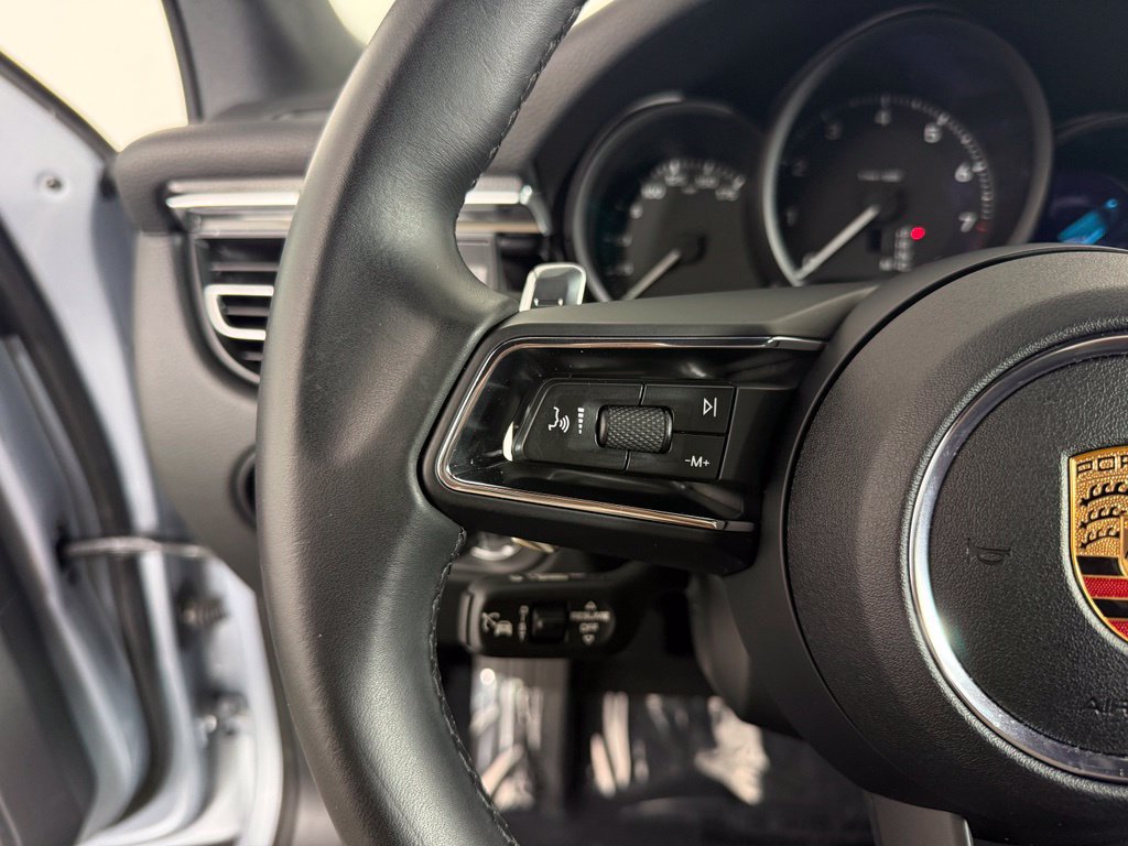 Certified 2025 Porsche Macan AWD/4WD image 27