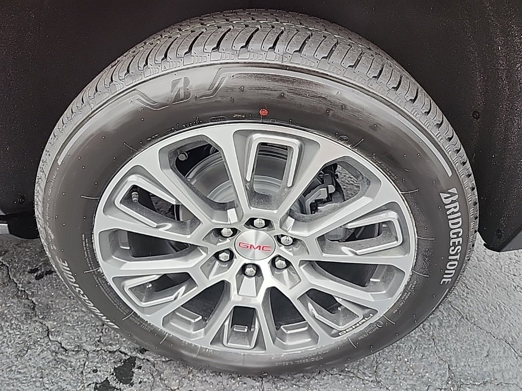 New 2026 GMC Yukon Denali w/ Sun & Power Step Package image 12