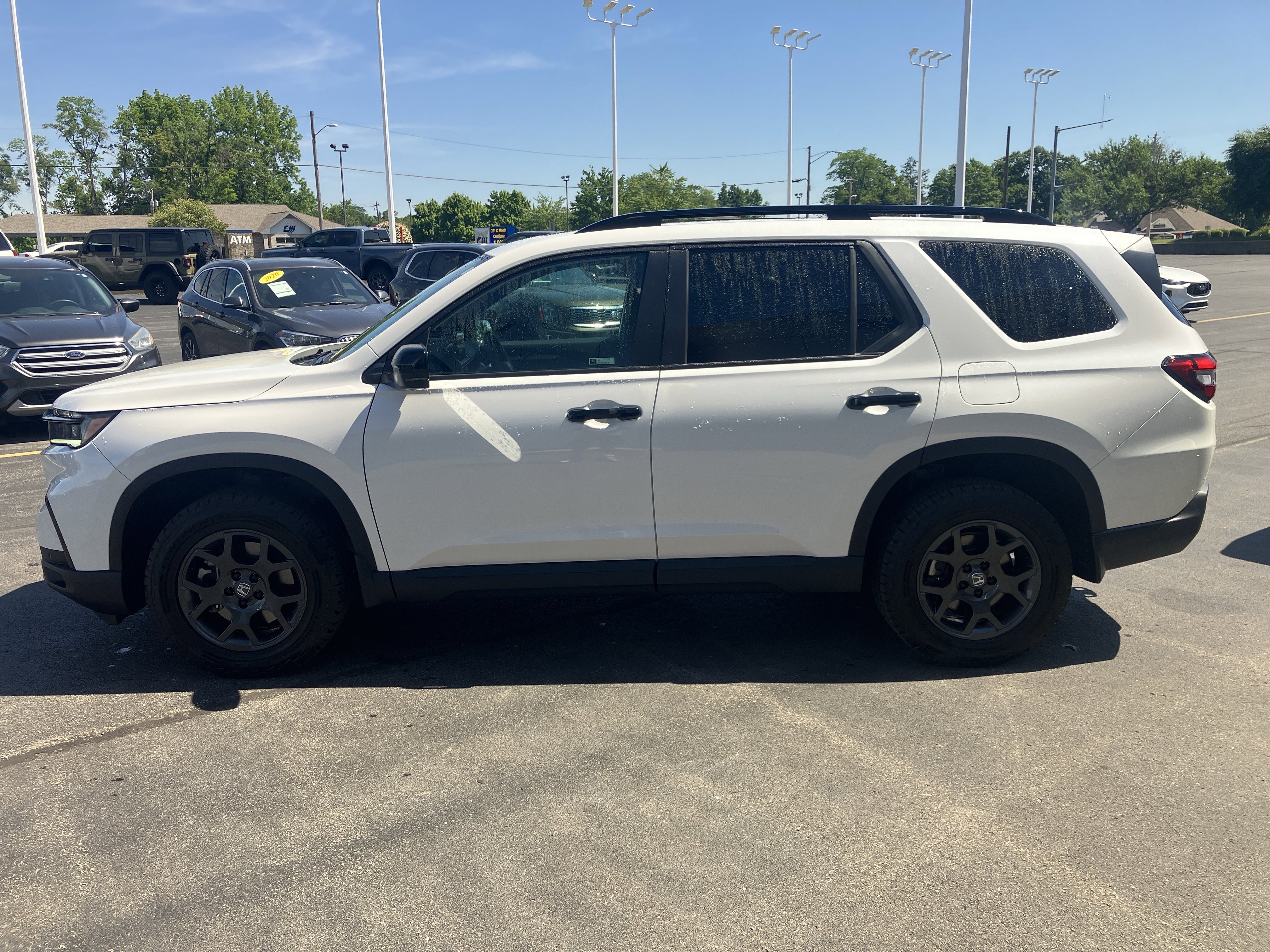 Used 2025 Honda Pilot TrailSport image 4