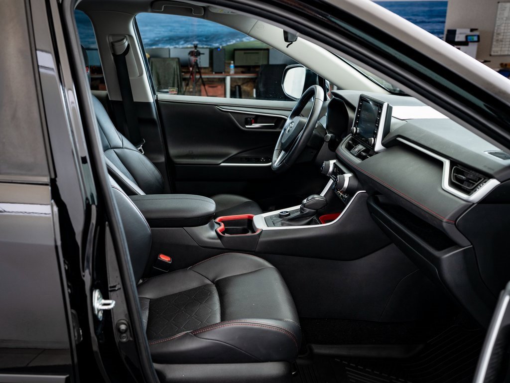 Used 2020 Toyota RAV4 AWD image 25